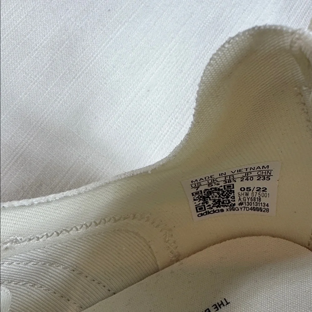 Adidas Cloud White Ecru Tint Shoes 7 Womens